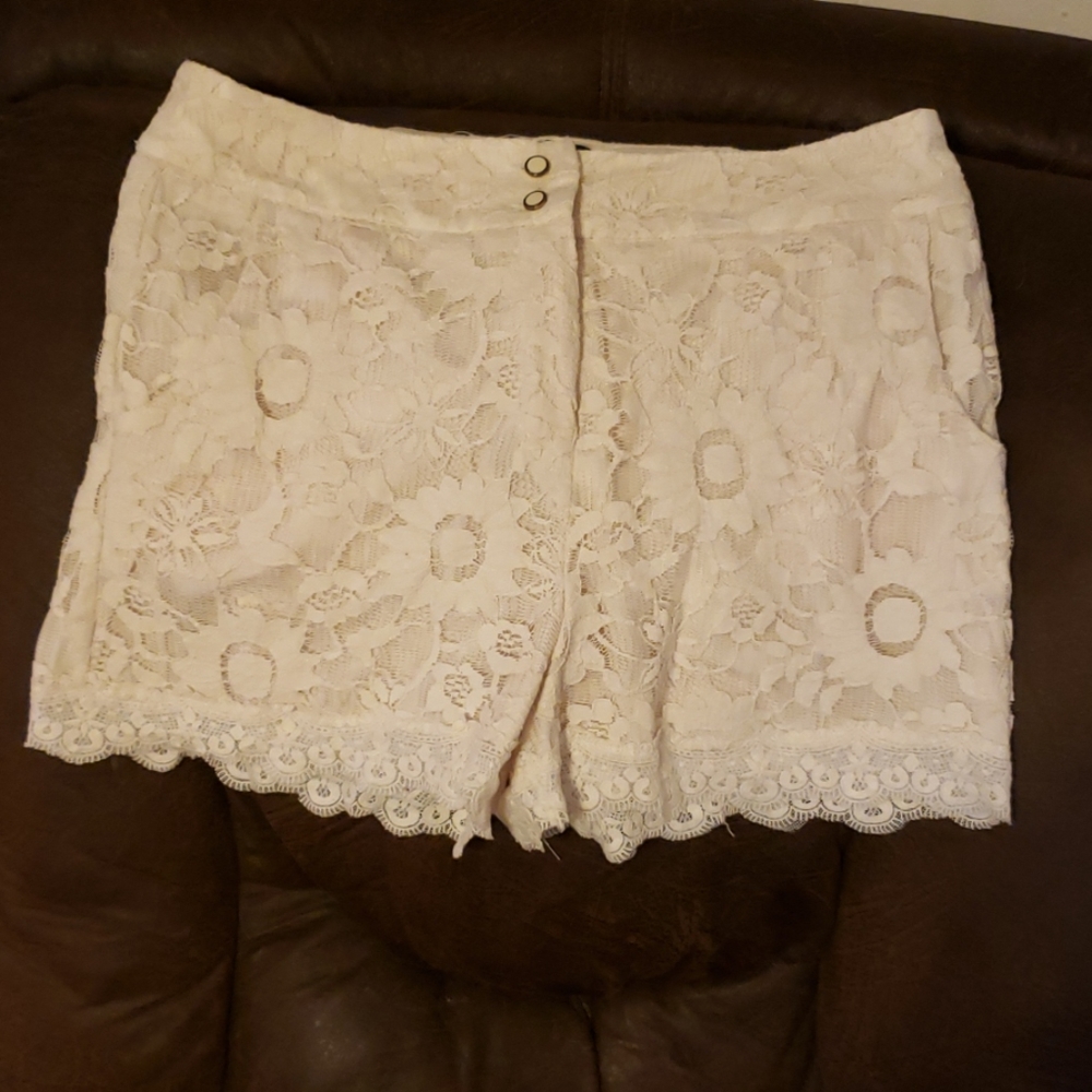 Lined lace Max & Riley lace shorts